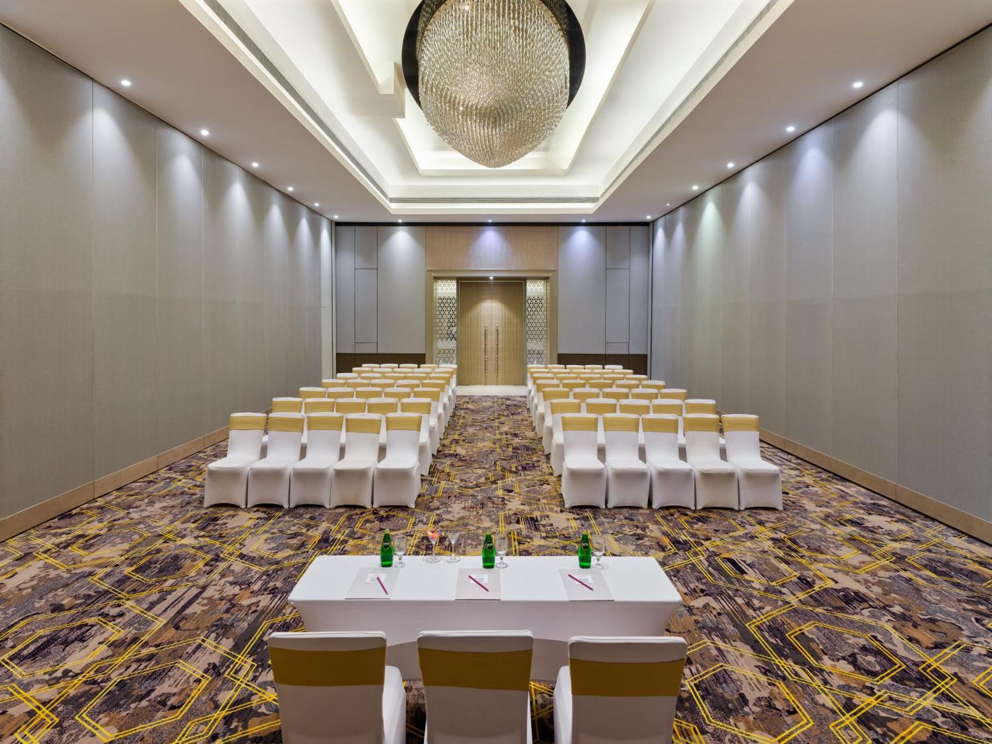 Crowne Plaza Ahmedabad City Centre By Ihg Eksteriør billede